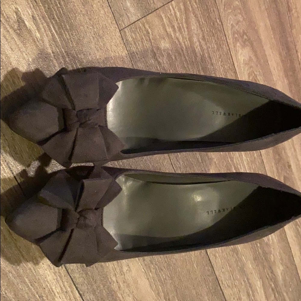 Lauren Blakwell Grey Pump